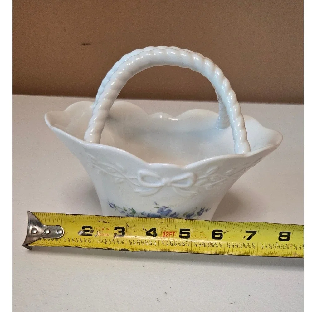 Mikasa Floral Vine RL051 White Porcelain Scalloped Basket Blue Flowers Bow
